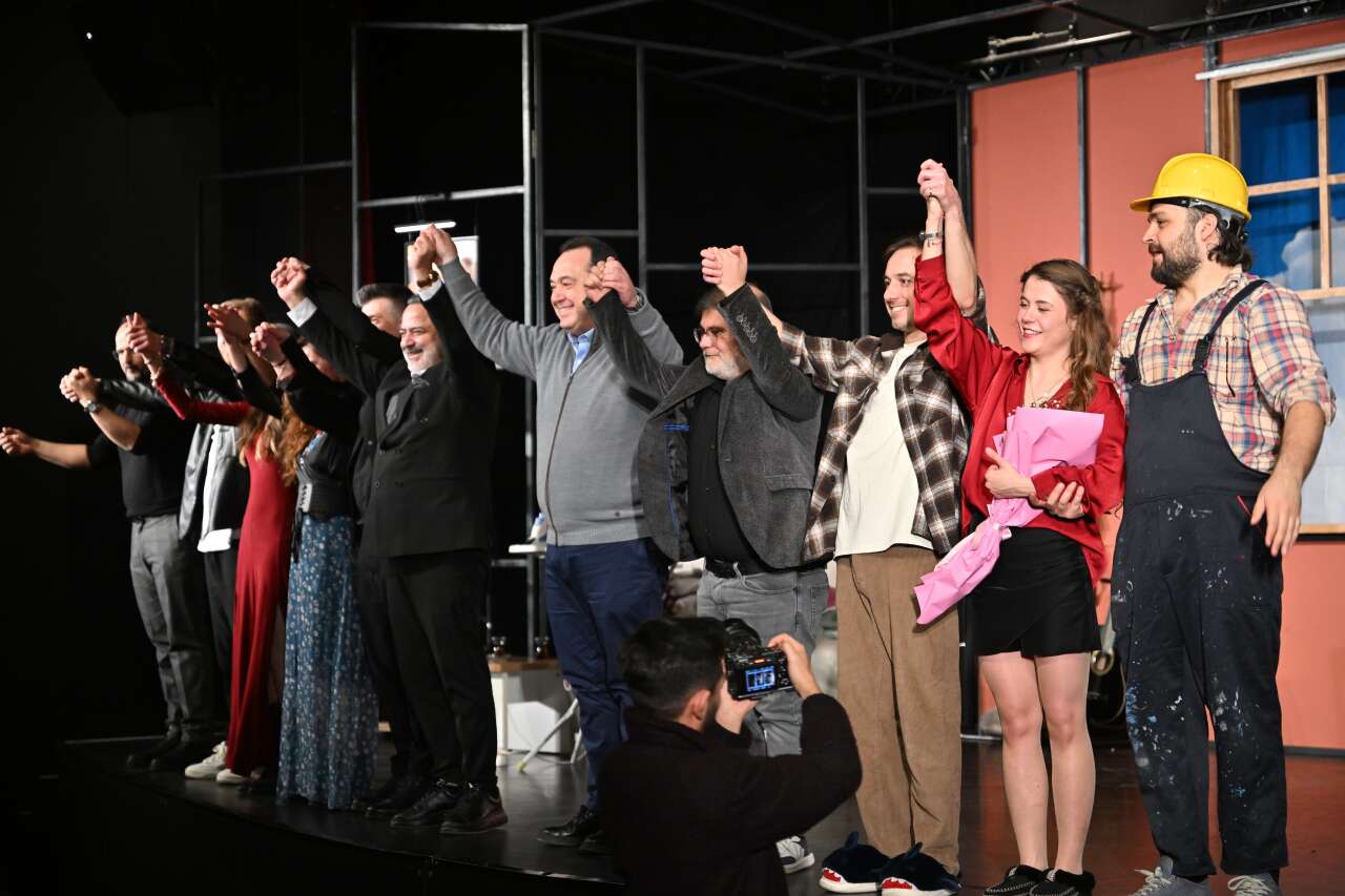 “Şiddetli Geçimsizlik” ilk kez Manisa’da sahnelendi 6